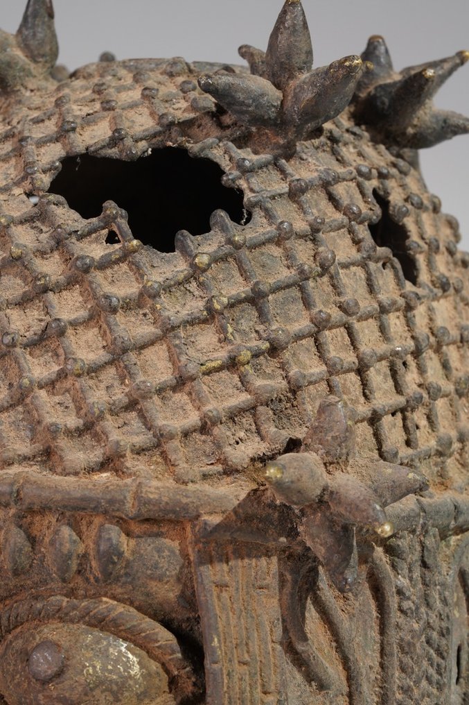 A commemorative Ọba head, Uhunmwu Elao