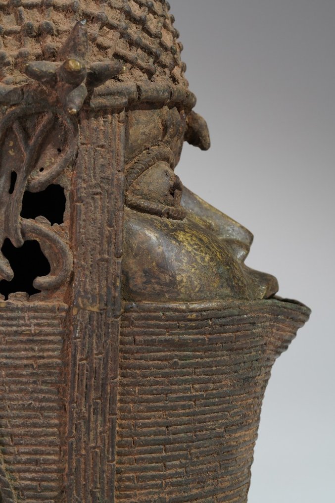 A commemorative Ọba head, Uhunmwu Elao