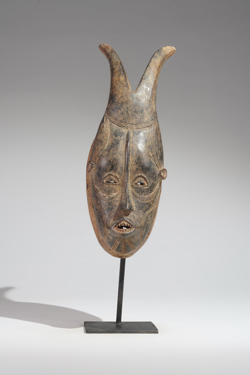 A horned Guro mask