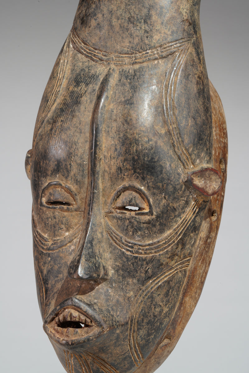 A horned Guro mask