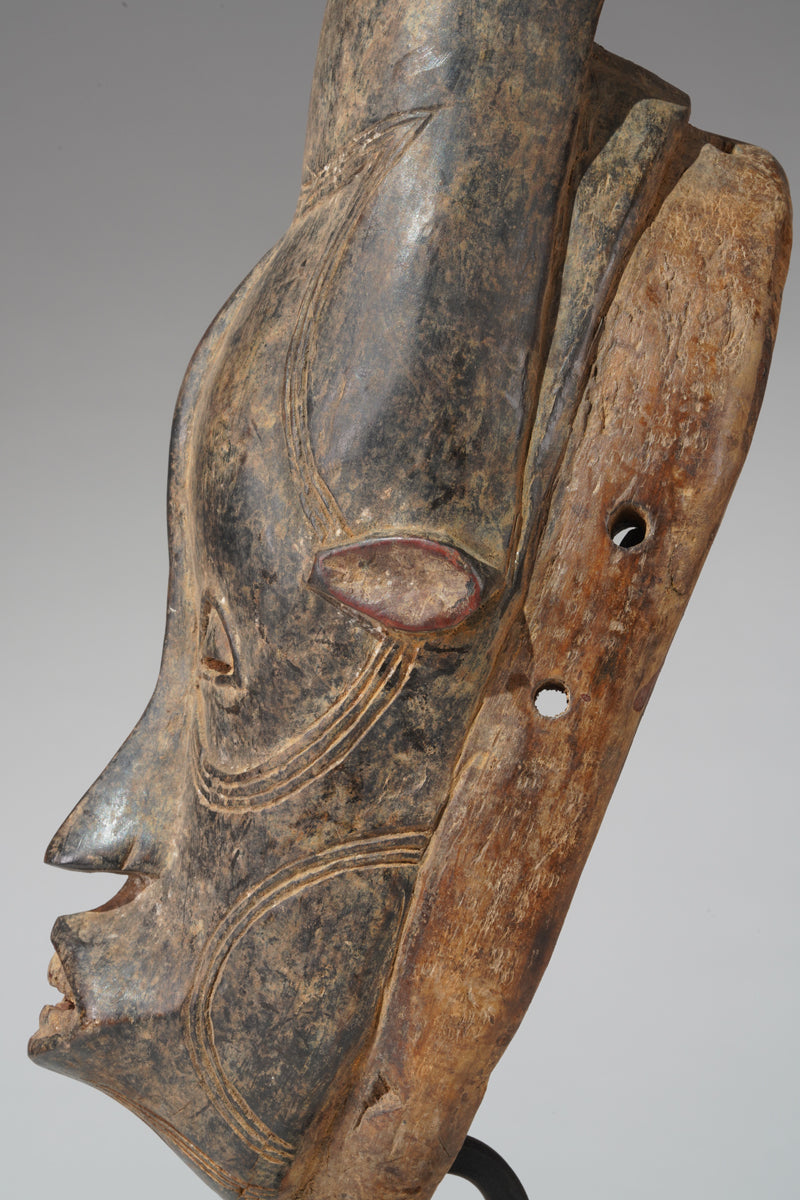 A horned Guro mask