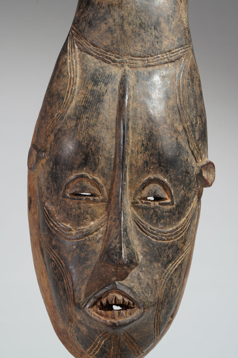 A horned Guro mask