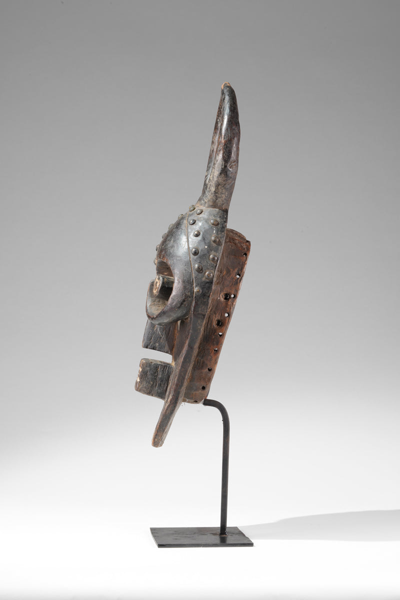 An atypical Grebo mask