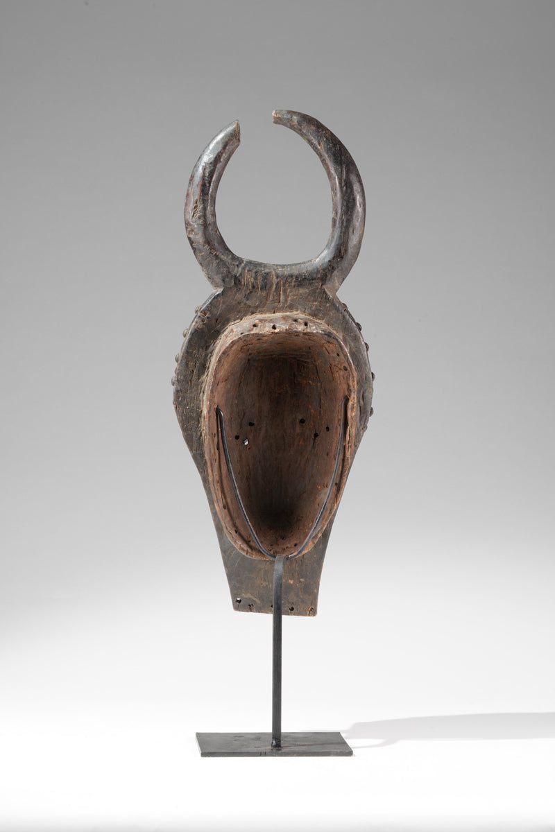 An atypical Grebo mask