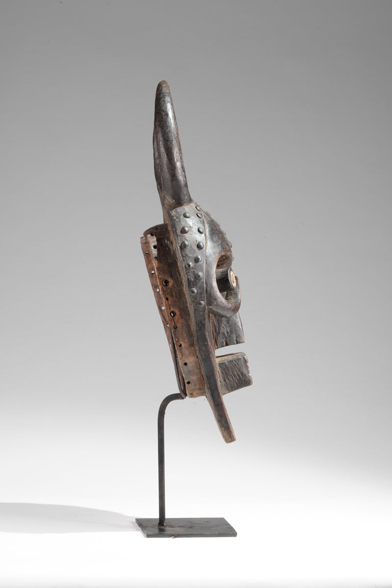 An atypical Grebo mask