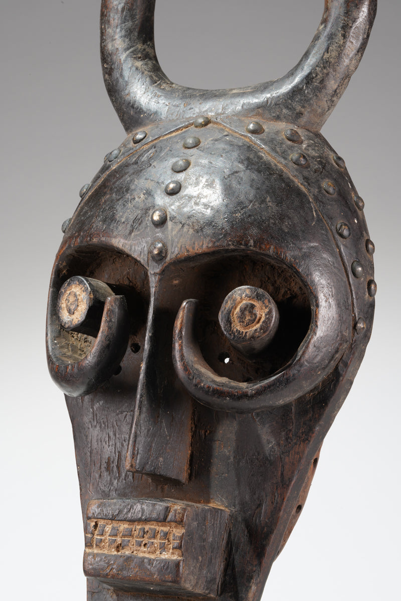 An atypical Grebo mask