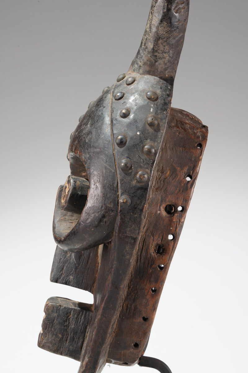 An atypical Grebo mask
