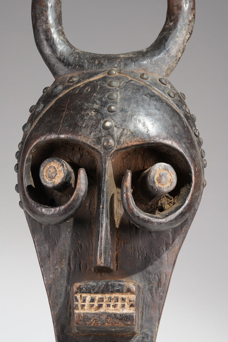 An atypical Grebo mask