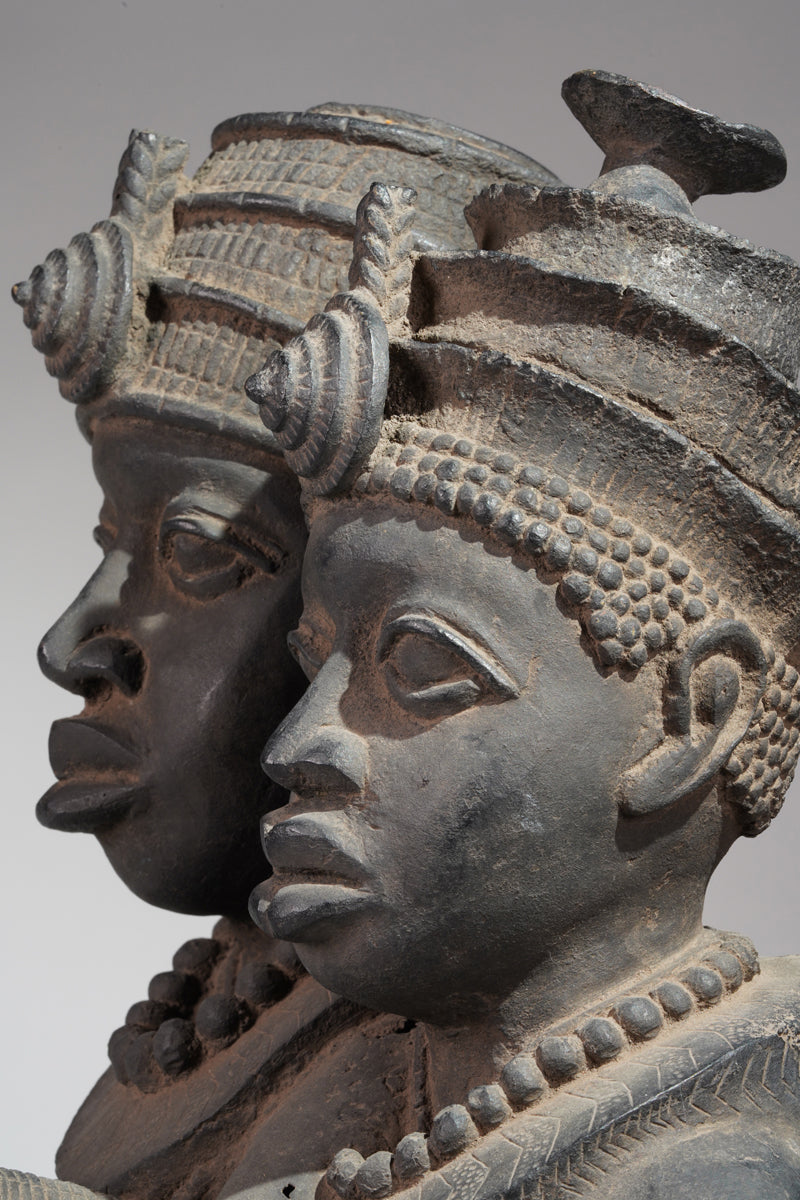 The present sculptural group