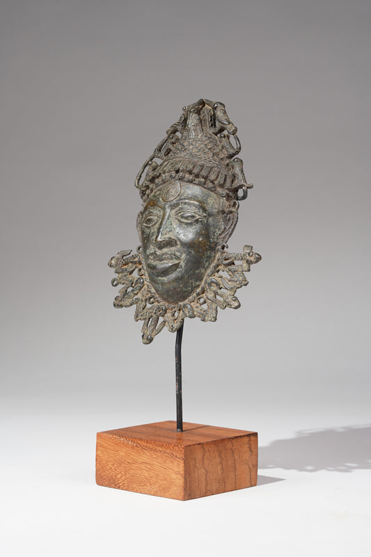 A Uhunmwu-Ẹkuẹ (pendant masks)