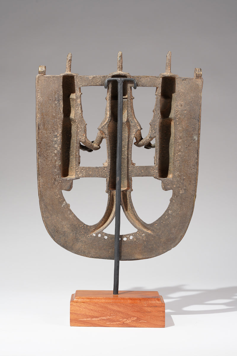 A bronze plate - Ama