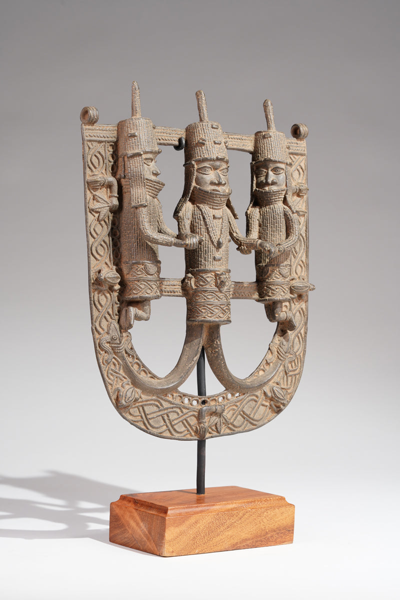 A bronze plate - Ama
