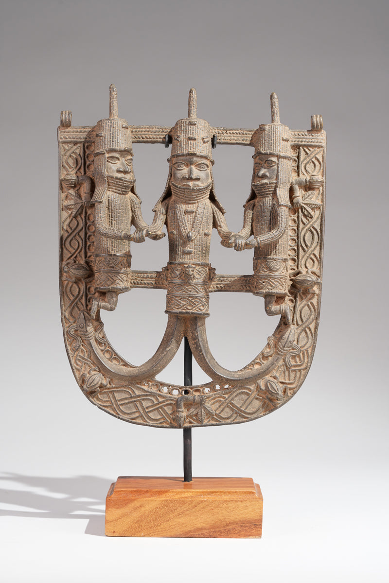 A bronze plate - Ama
