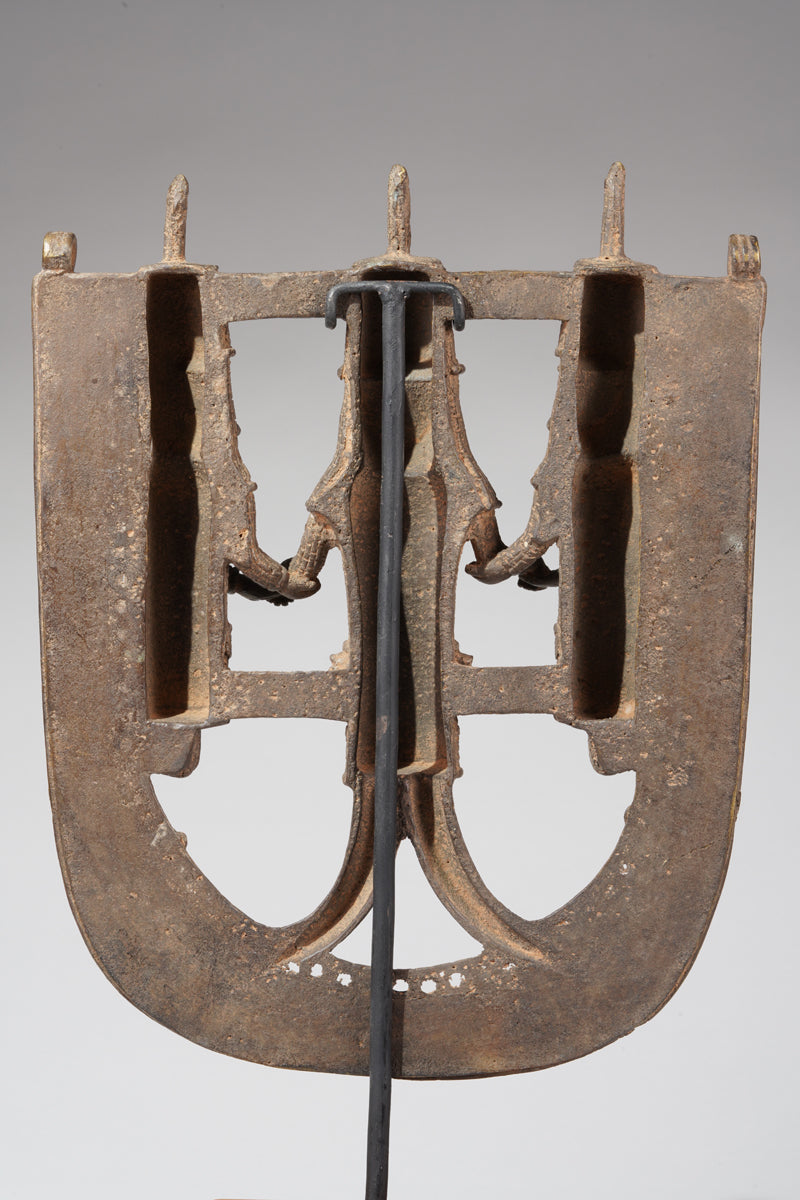 A bronze plate - Ama