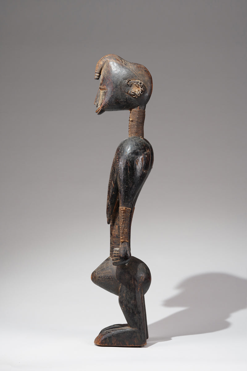A female Jonka sculpture