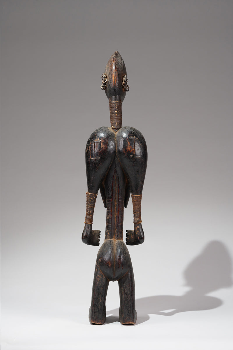 A female Jonka sculpture