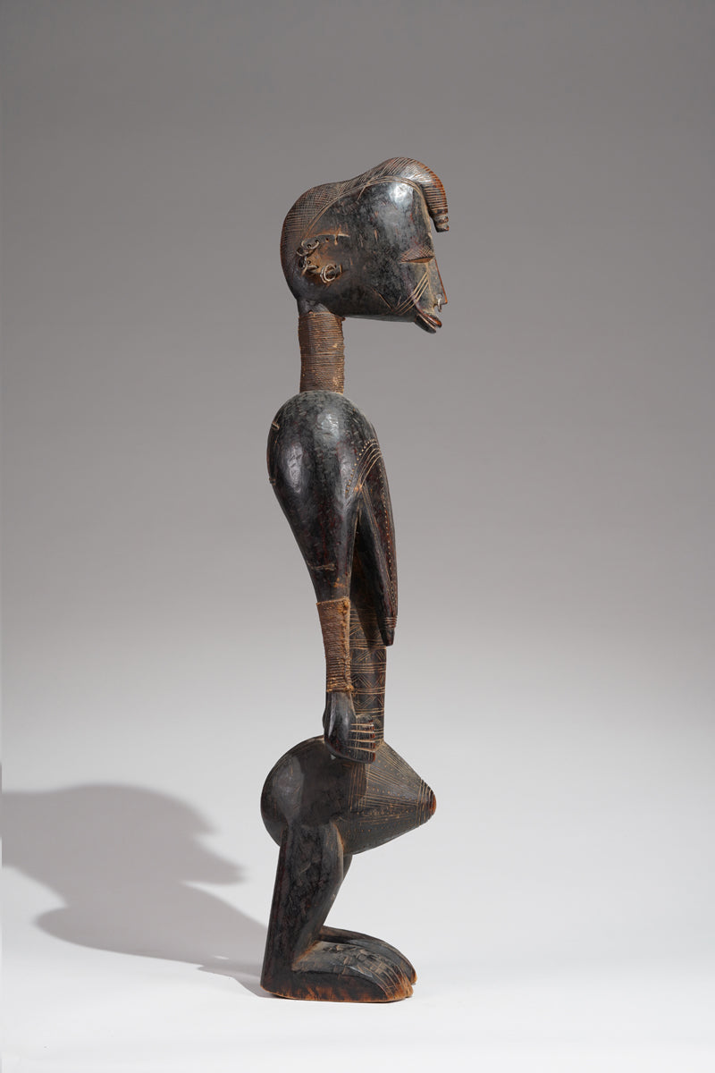 A female Jonka sculpture