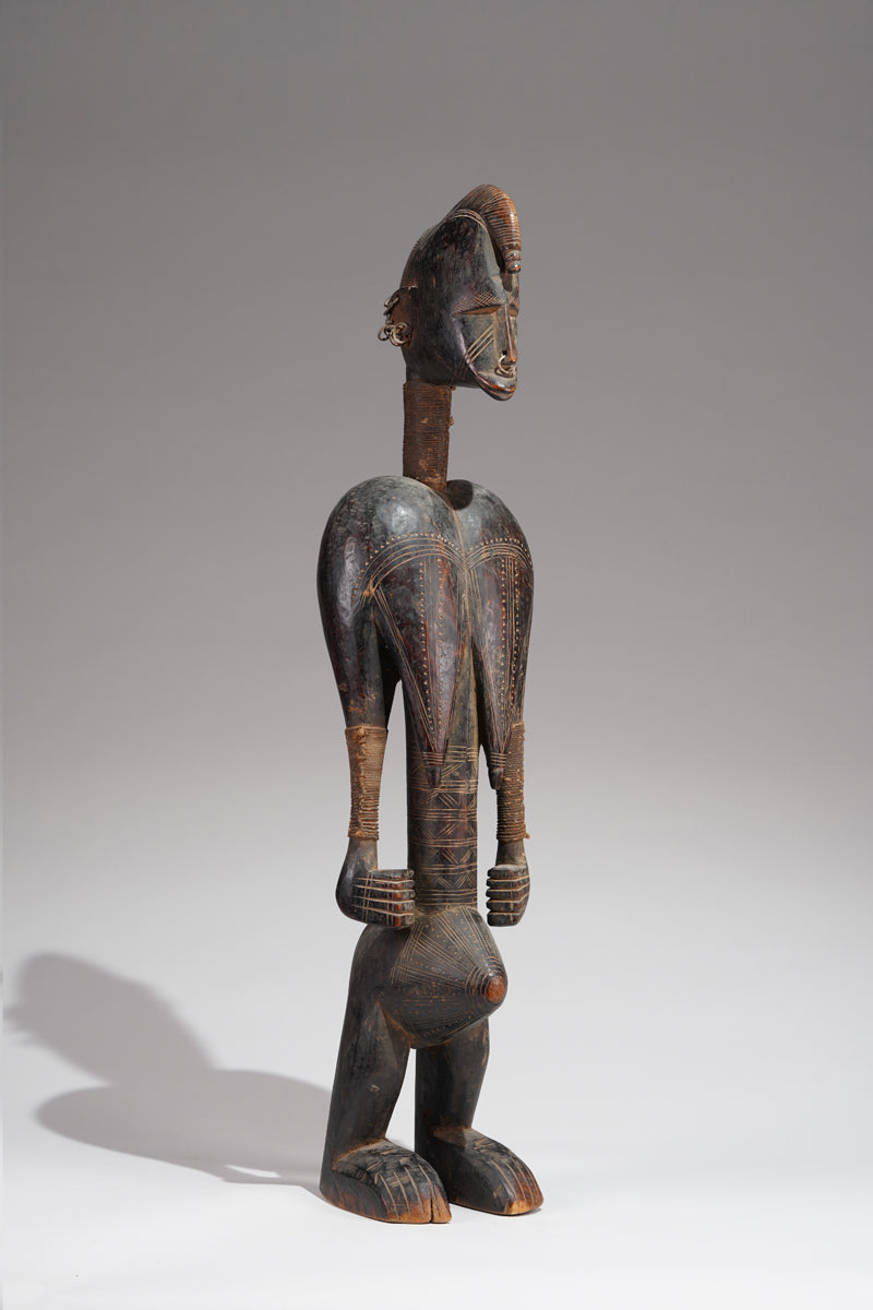 A female Jonka sculpture