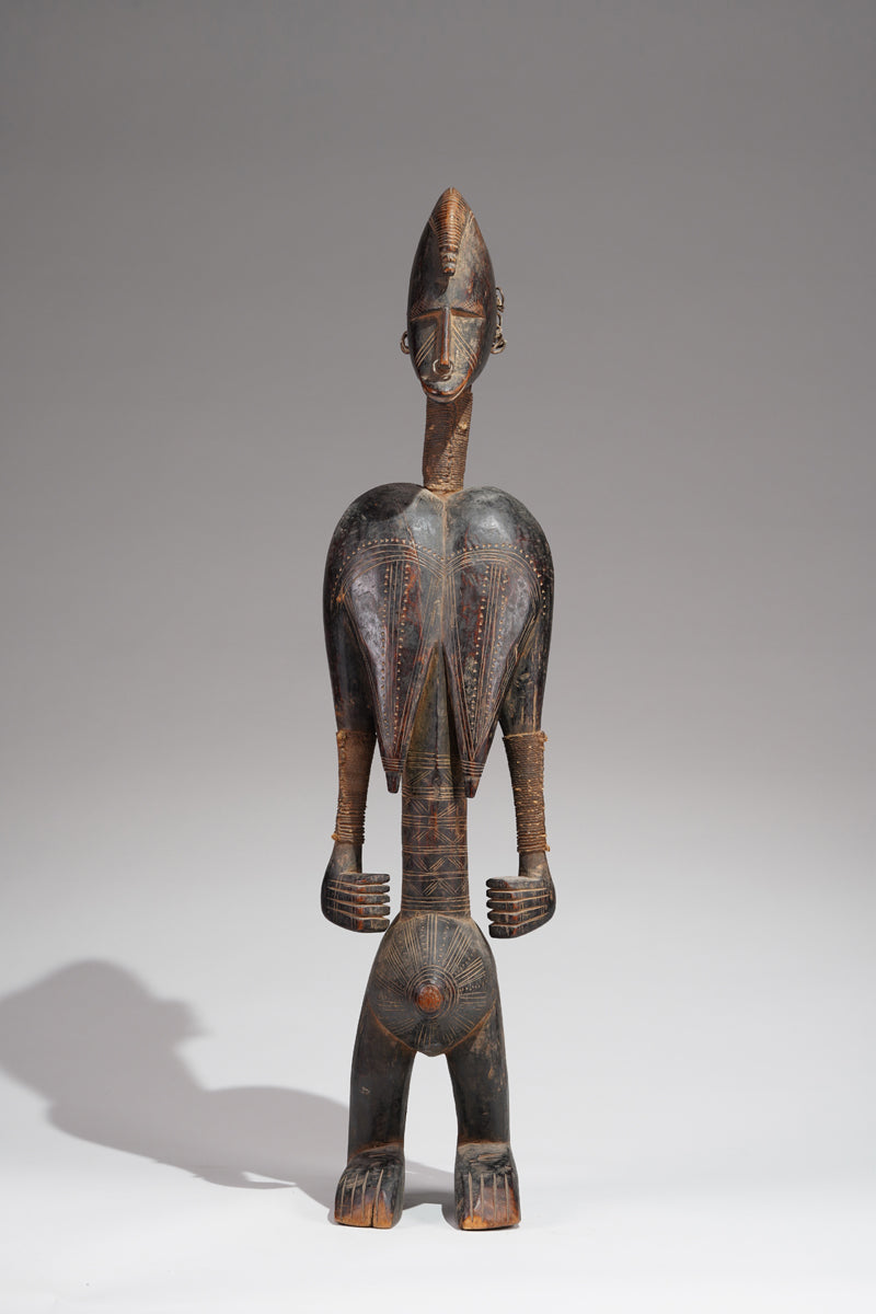 A female Jonka sculpture