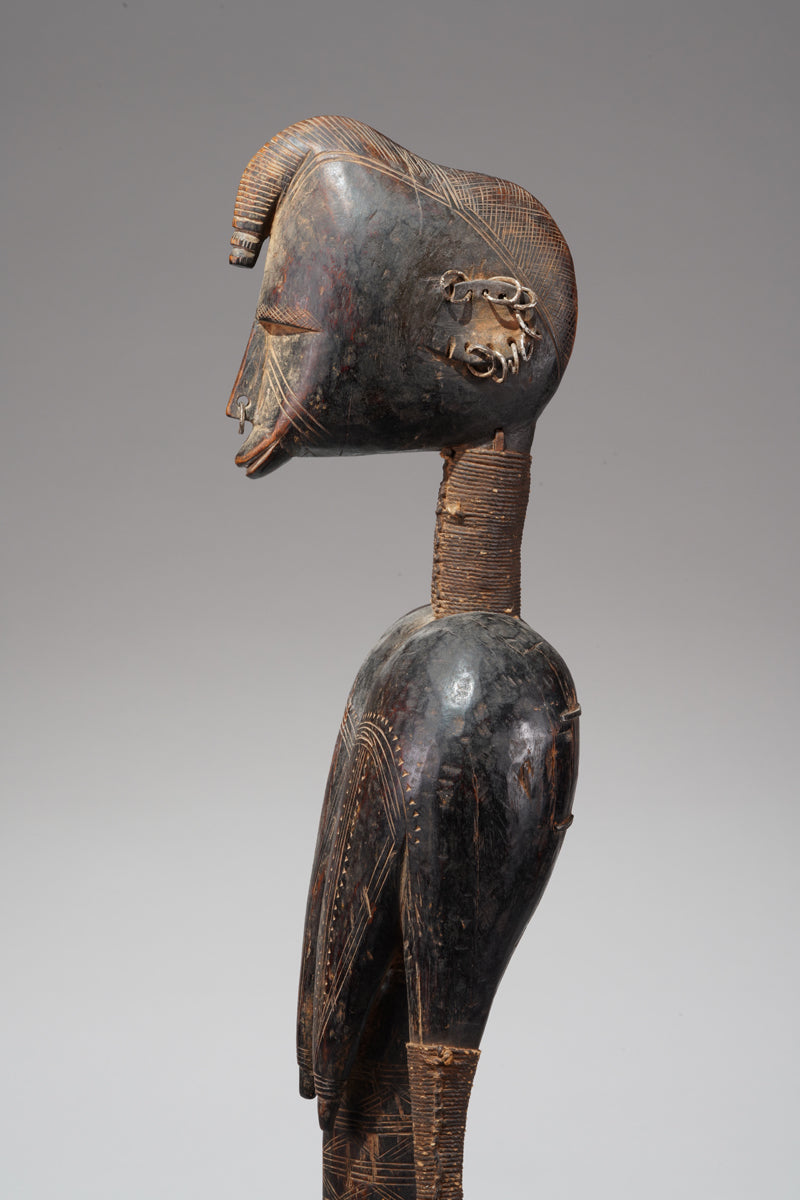 A female Jonka sculpture