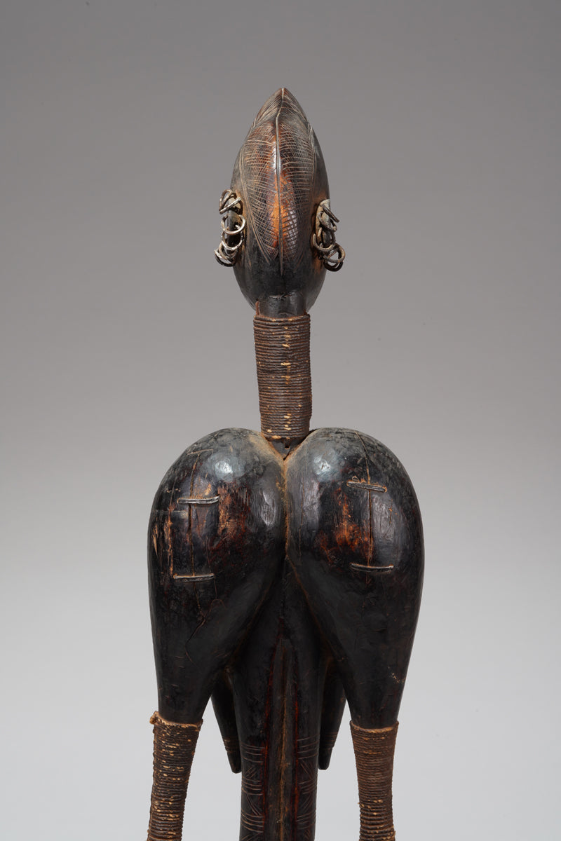 A female Jonka sculpture