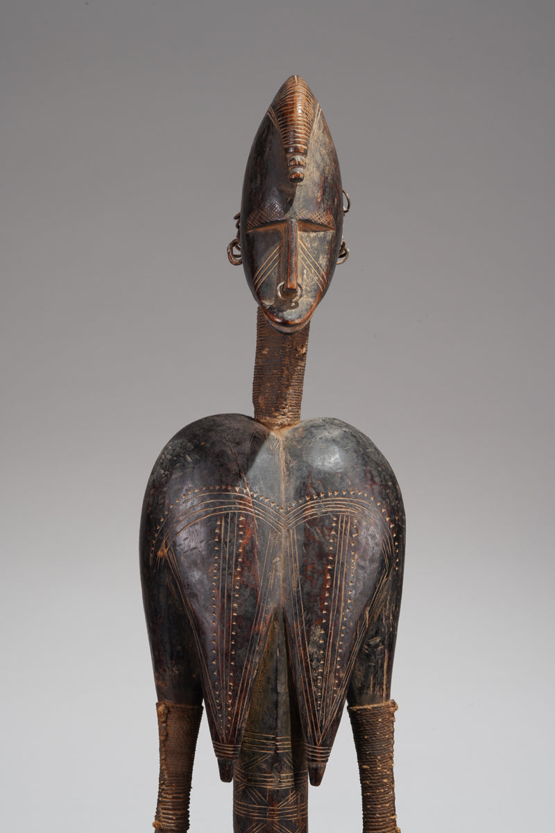 A female Jonka sculpture