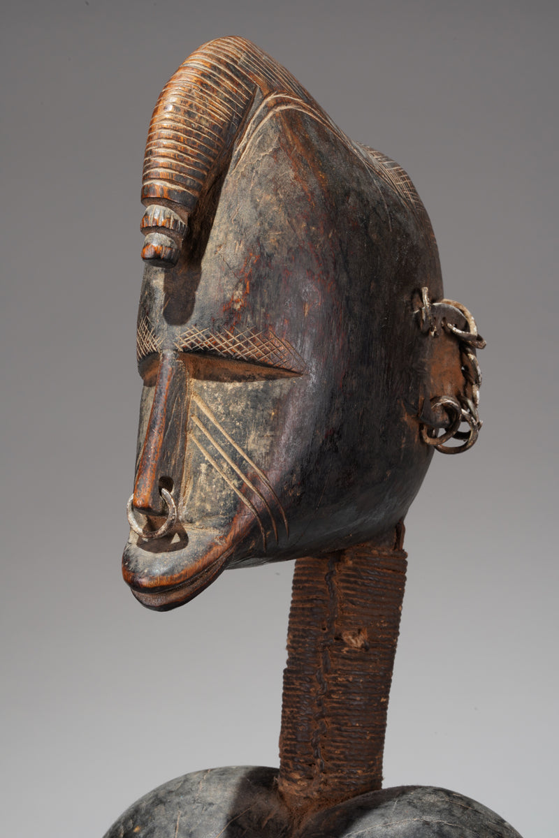 A female Jonka sculpture