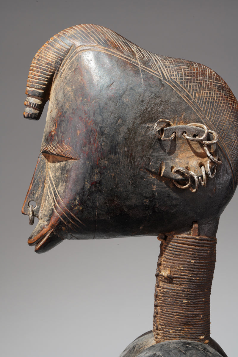 A female Jonka sculpture