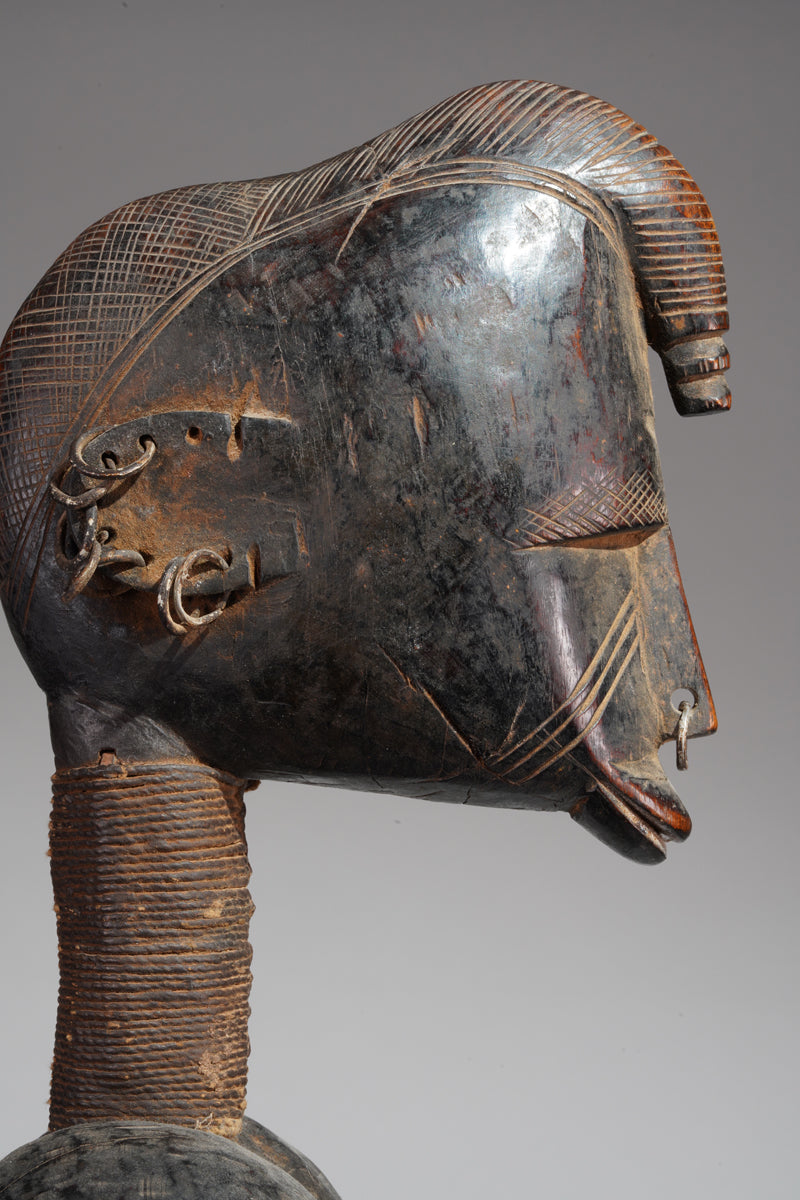A female Jonka sculpture