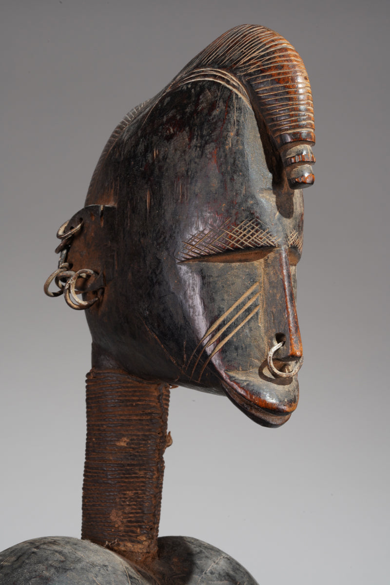 A female Jonka sculpture