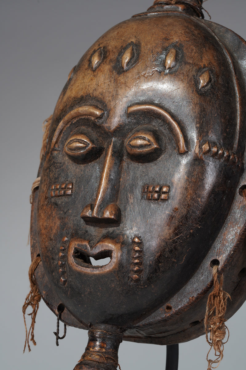 A Baule Royal mask