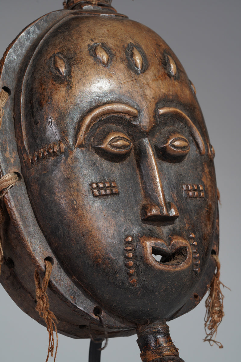 A Baule Royal mask