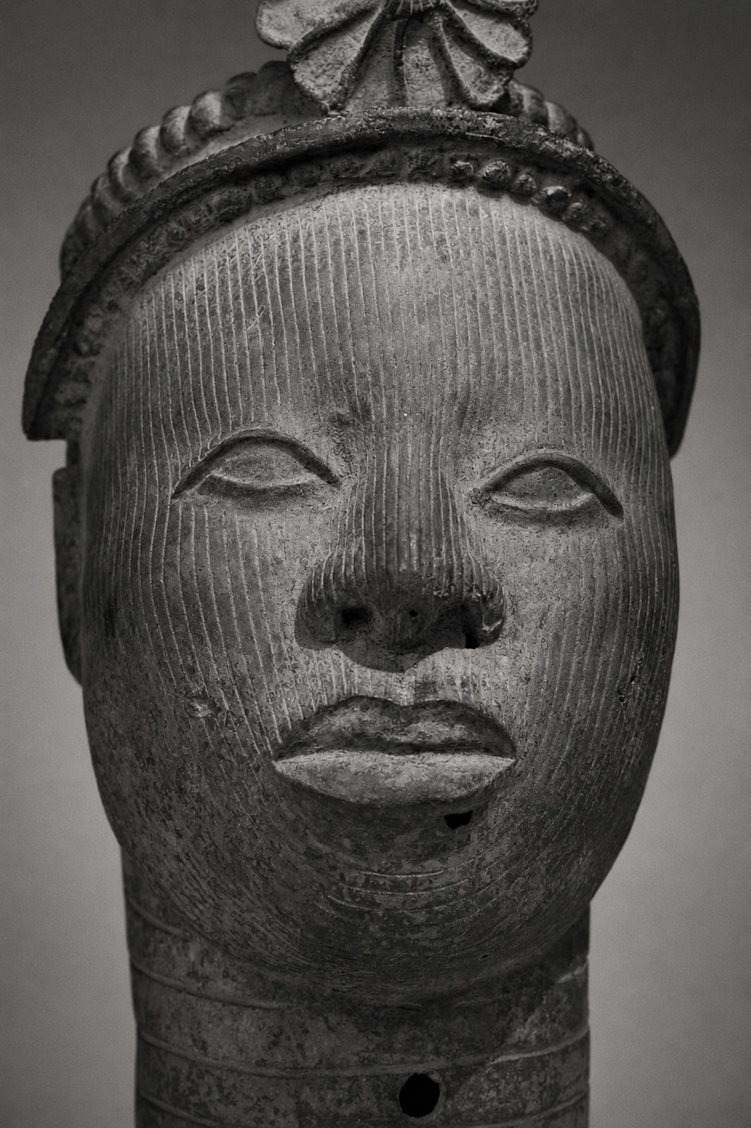 This imposing crowned head