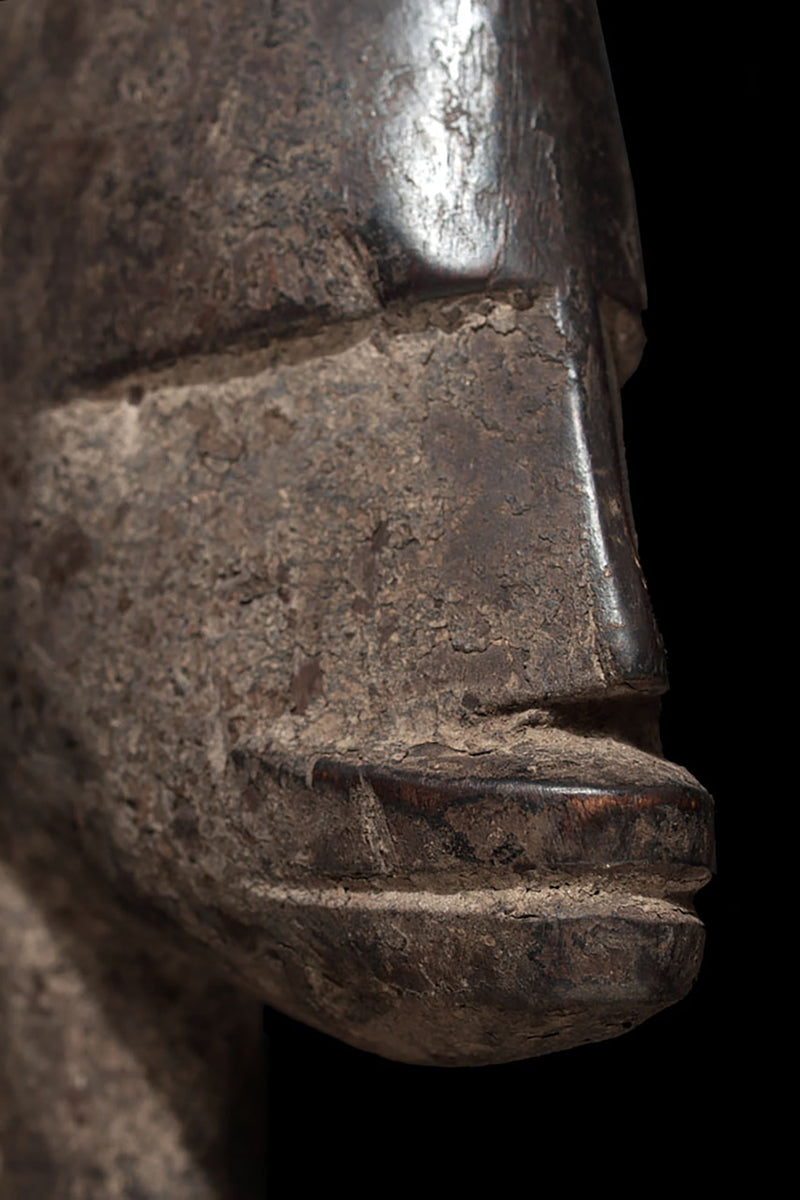 A female d'Jonka ancestor figure