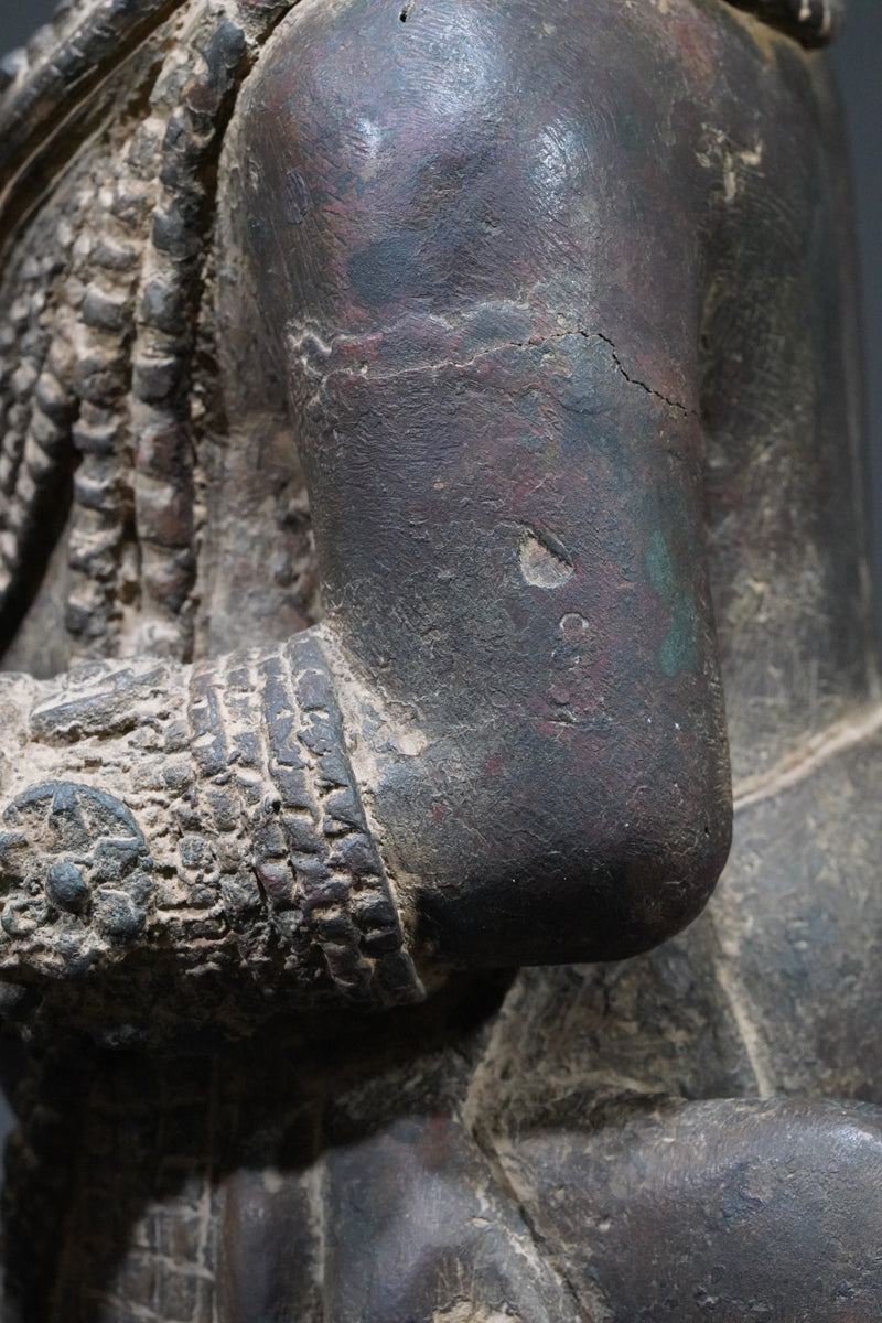 A bronze sculpture of an Ooni (Oba)