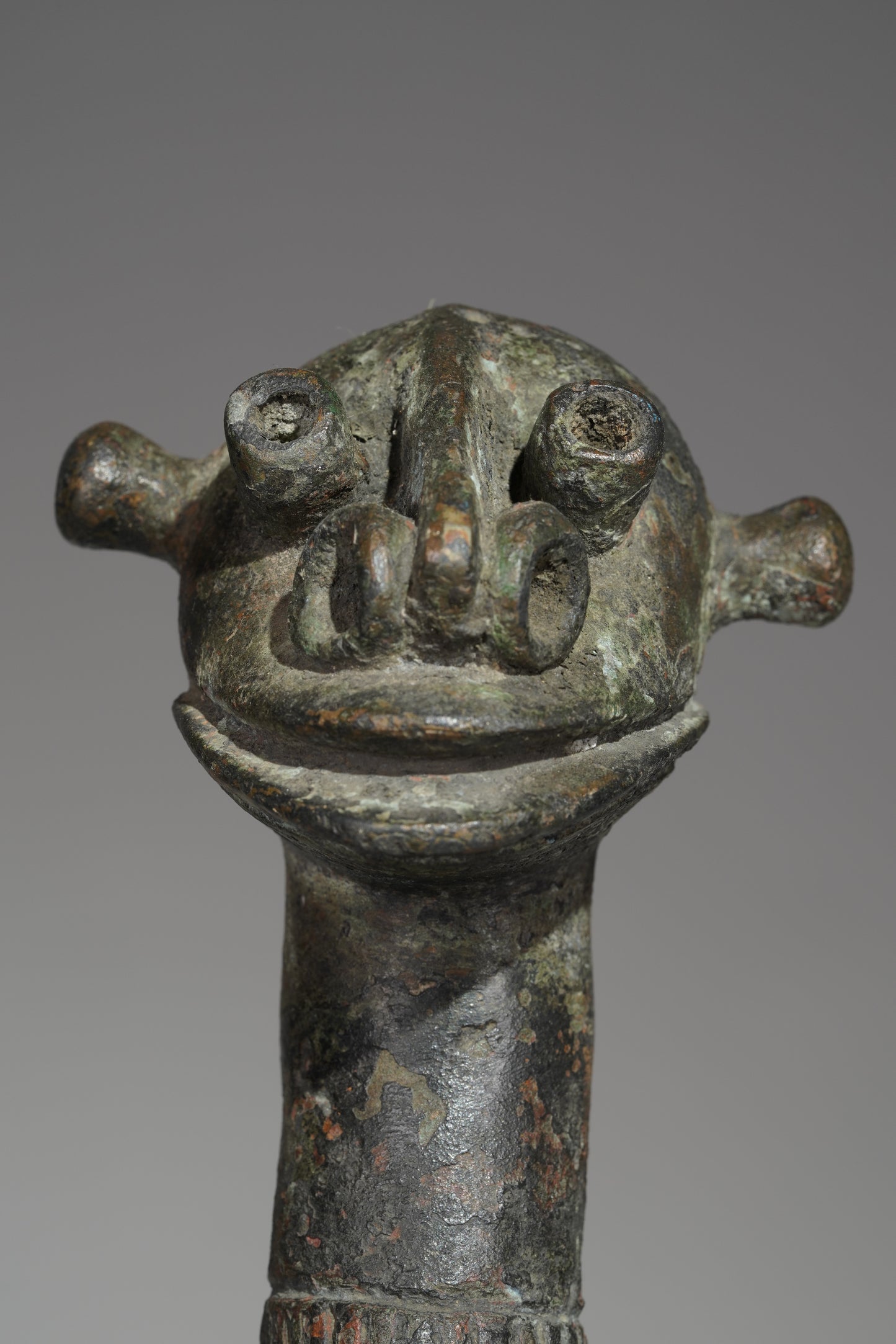 A female Tikar sculpture