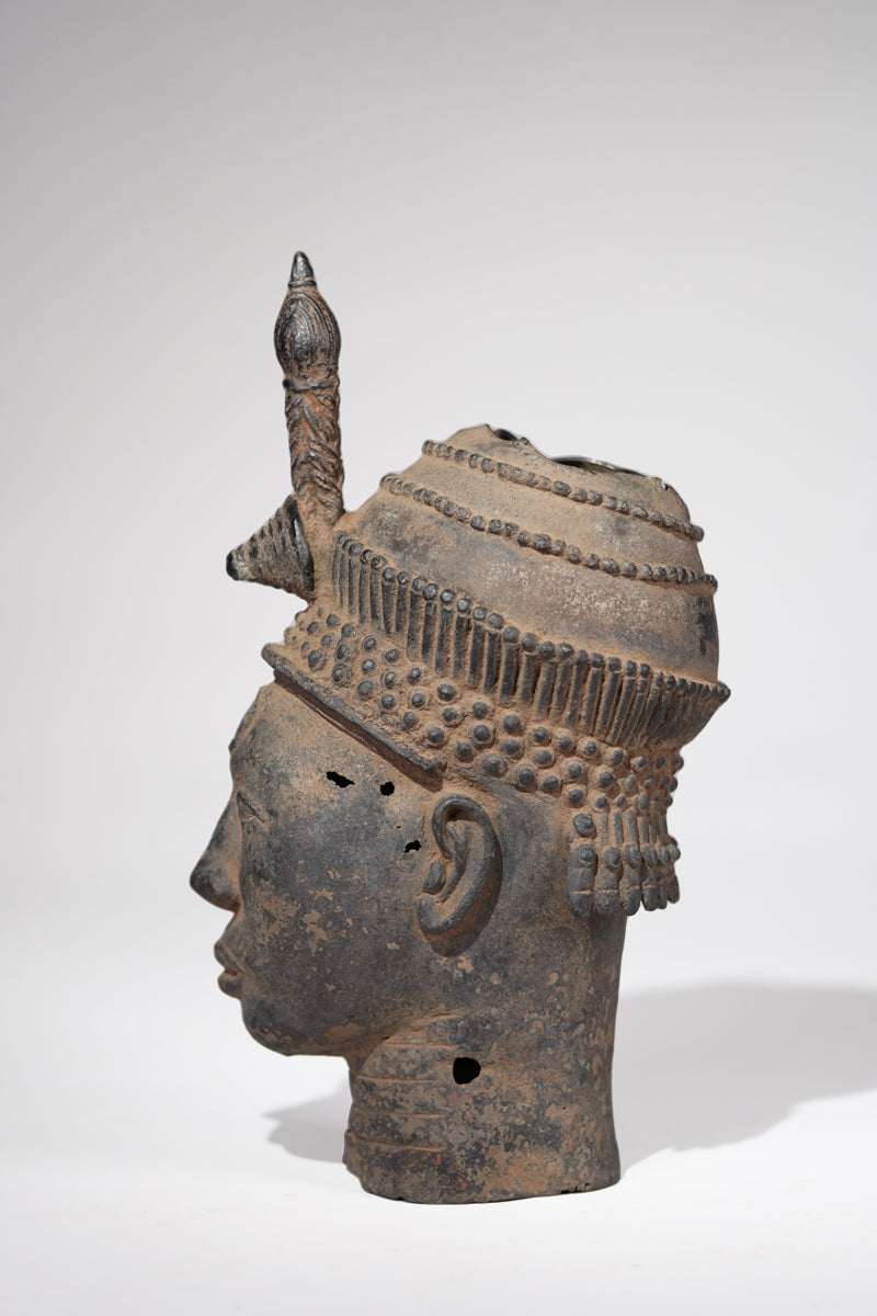 A crowned head of Lajuwa in the Ife style