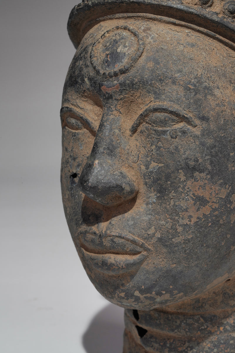 A crowned head of Lajuwa in the Ife style