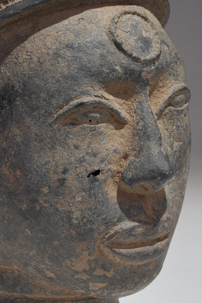 A crowned head of Lajuwa in the Ife style