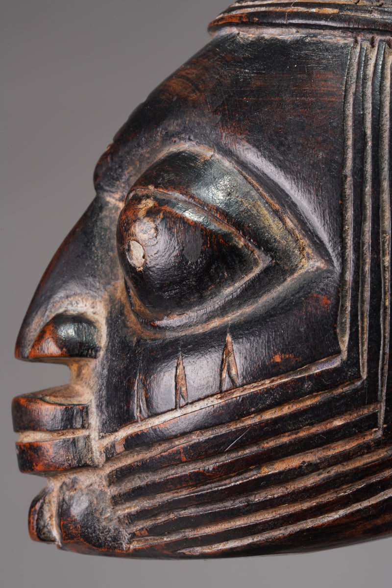 A Yoruba maternity figure