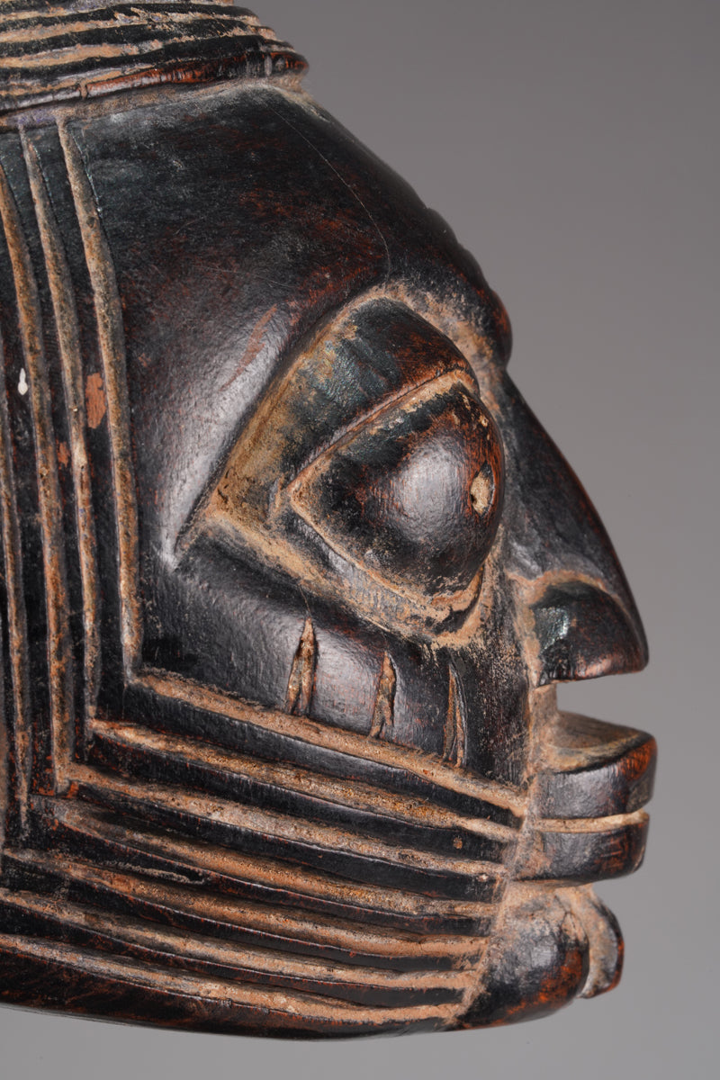 A Yoruba maternity figure