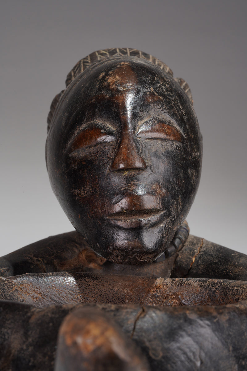 A female Luba bowl keeper