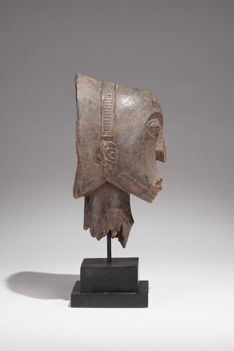 A fragmented Hemba head
