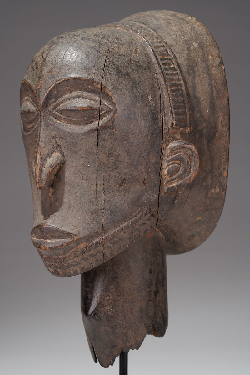 A fragmented Hemba head