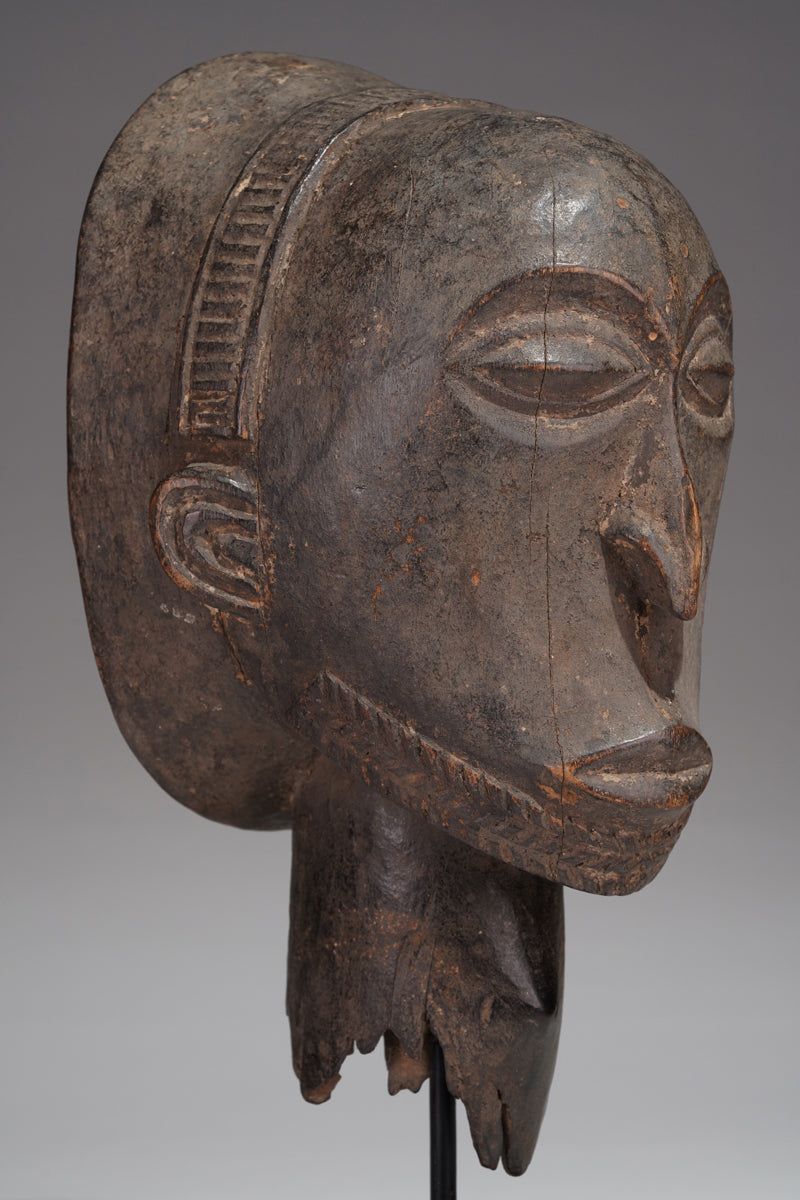 A fragmented Hemba head