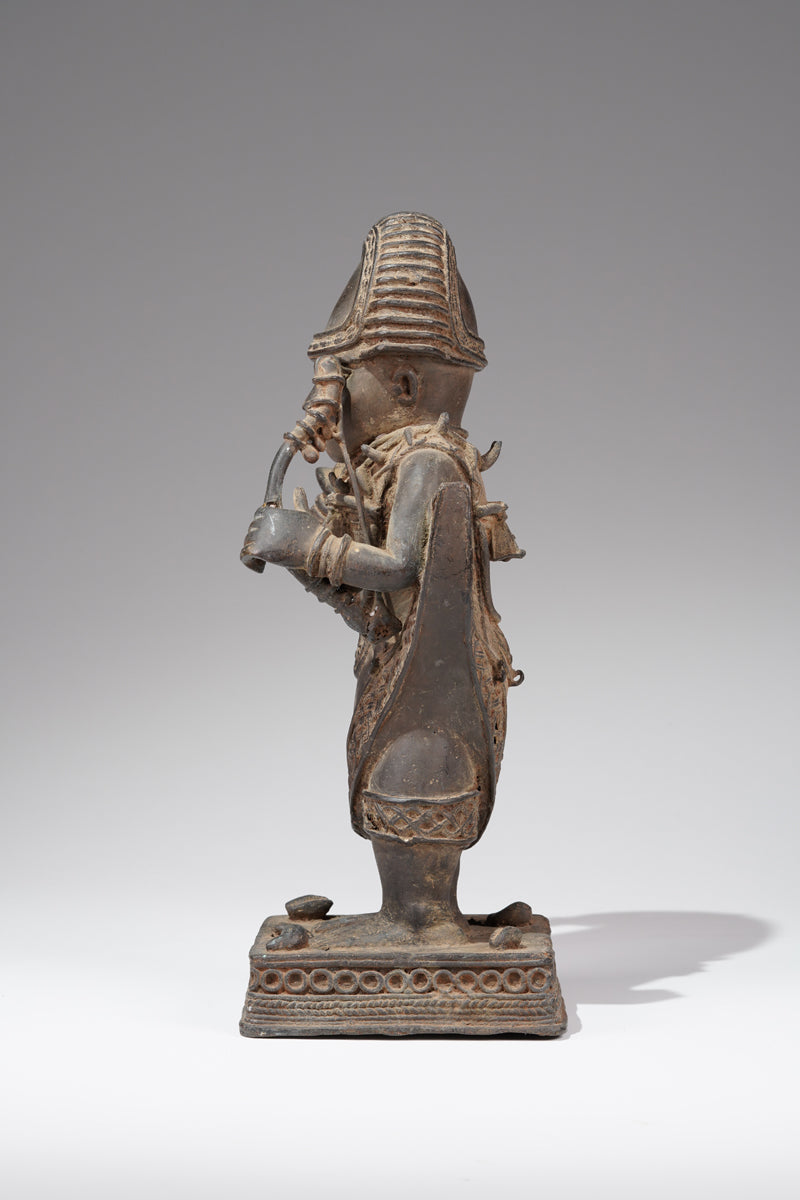 A bronze sculpture in the style of Ife