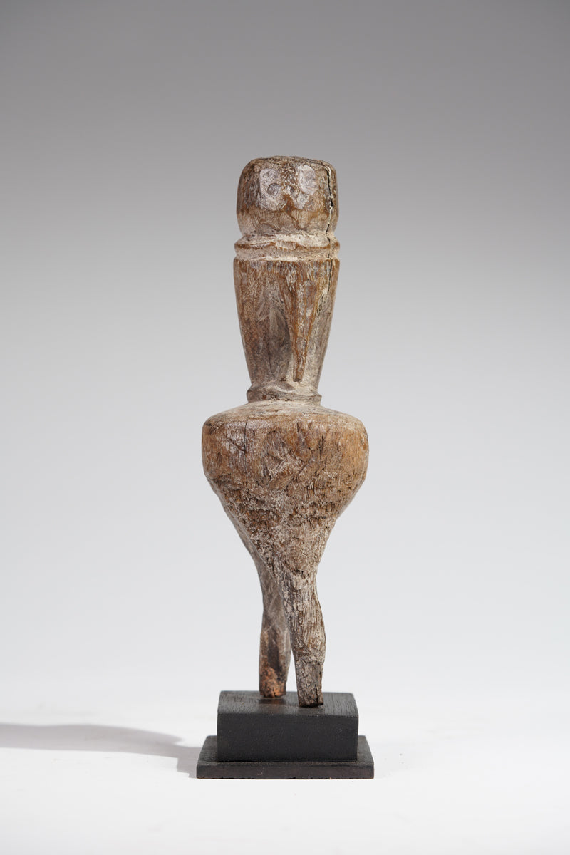 An atypical, small Moba sculpture
