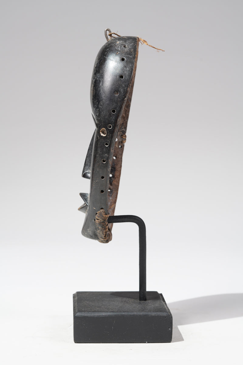 A Dan mask from the Man region