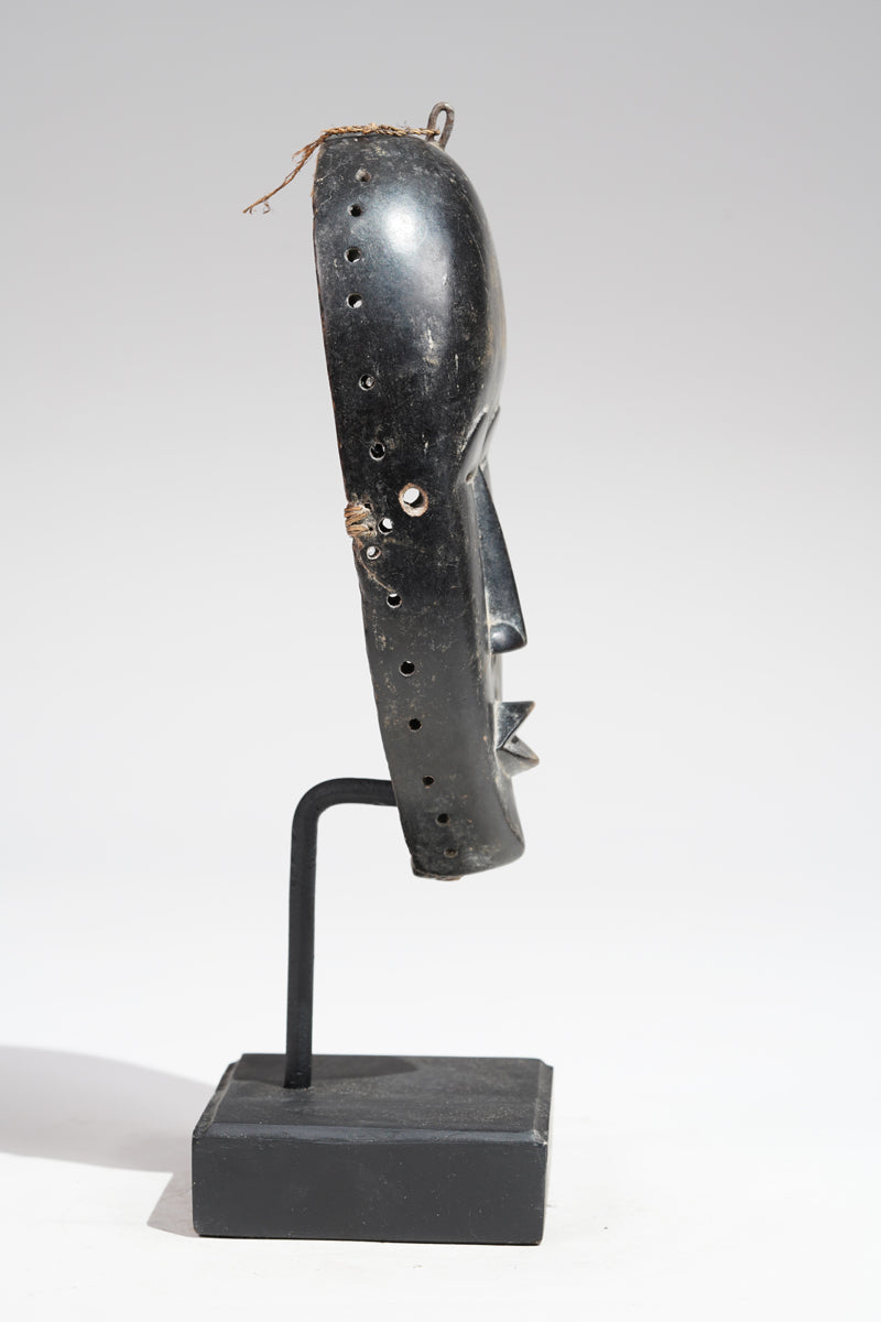 A Dan mask from the Man region
