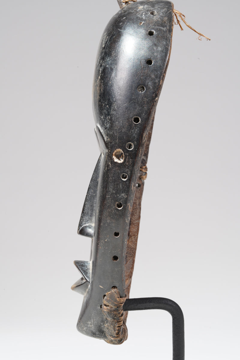 A Dan mask from the Man region